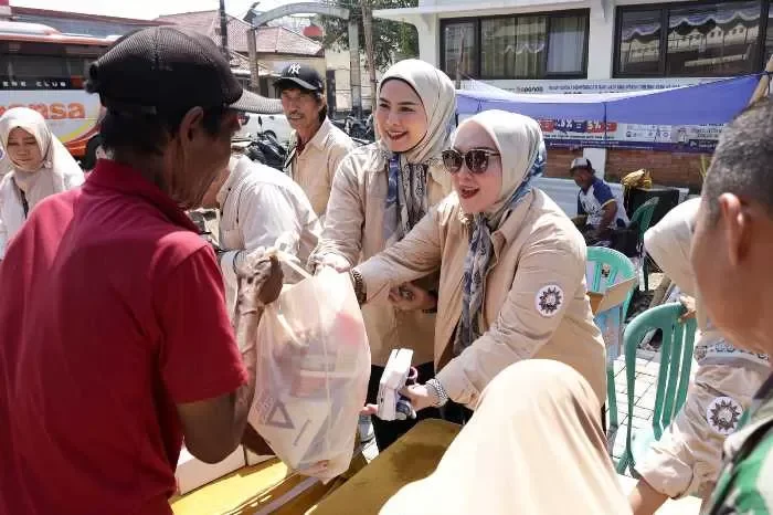 IKAC Terima Plakat Apresiasi dari Kecamatan Arjawinangun atas Kontribusi bagi Masyarakat
